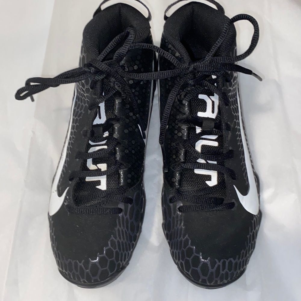 Nike Football Cleats Size 5 Youth